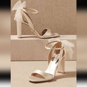 Badgley Mischka Satin Cream Heels with Bow Detail/ BNIB/ GORGEOUS